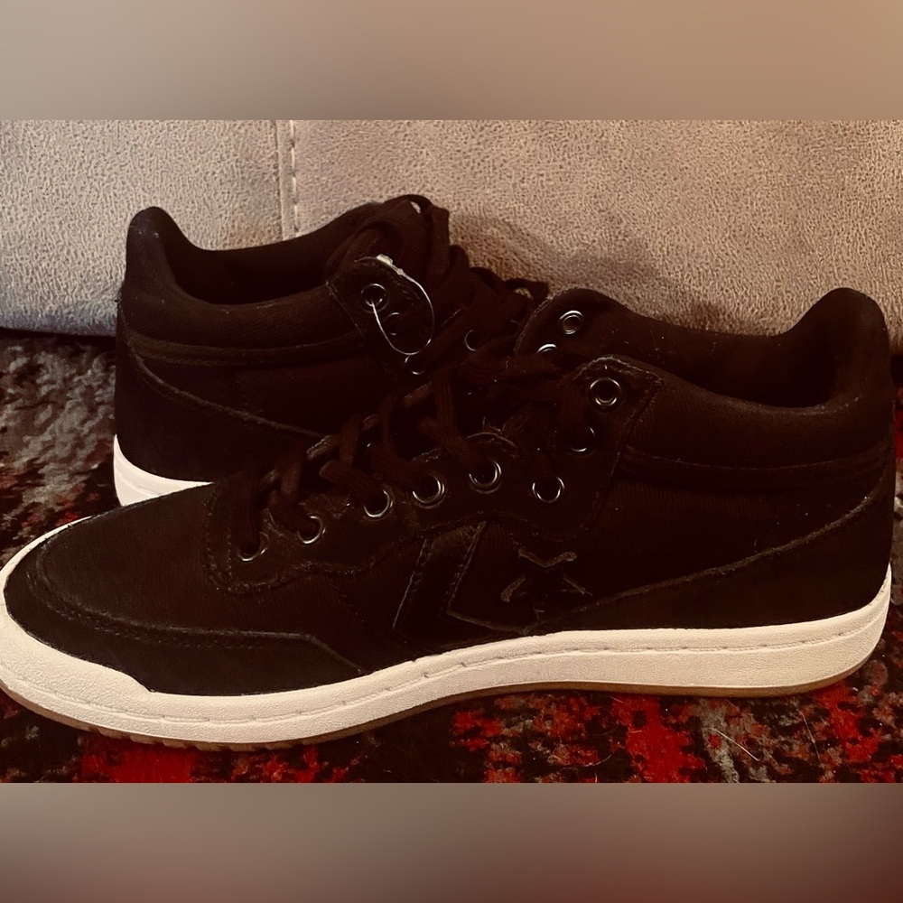 Converse Black Mid Rise Shoes Size W 7 M 5.5
